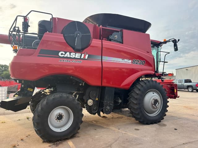 Image of Case IH 8230 equipment image 4