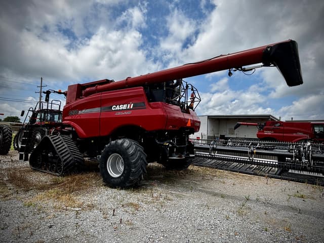 Image of Case IH 8230 equipment image 2