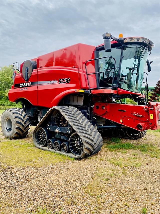 Image of Case IH 8230 equipment image 2