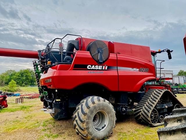 Image of Case IH 8230 equipment image 3