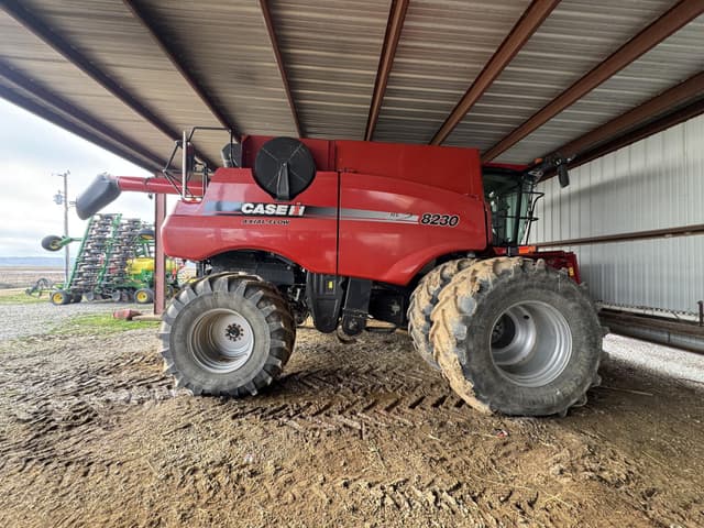 Image of Case IH 8230 equipment image 4