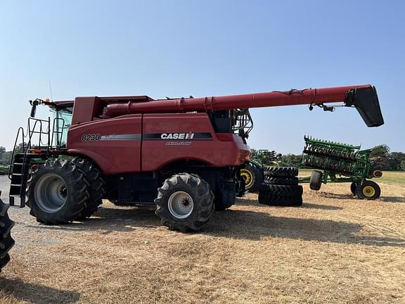 Image of Case IH 8230 equipment image 1