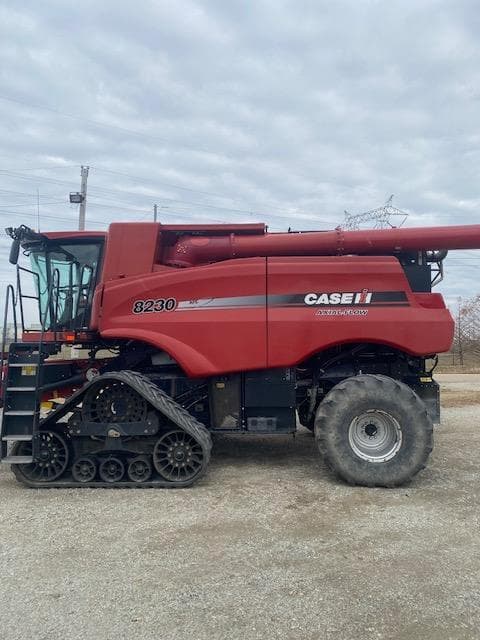 Image of Case IH 8230 equipment image 2