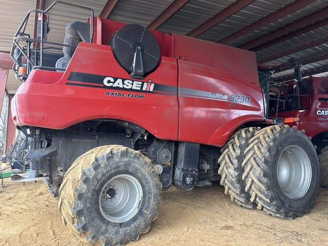 Image of Case IH 8230 equipment image 2