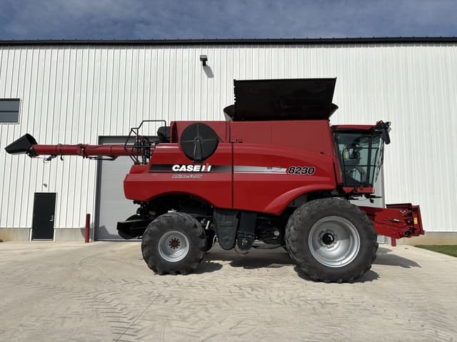 Image of Case IH 8230 equipment image 4