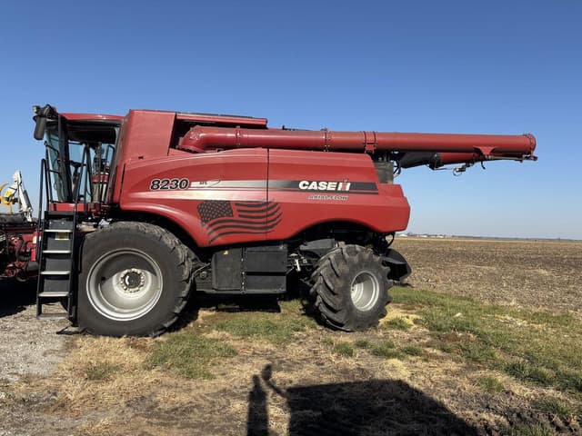 Image of Case IH 8230 equipment image 1