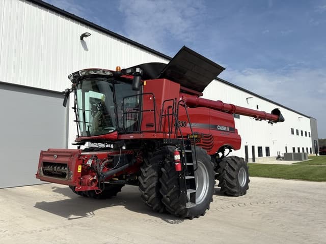 Image of Case IH 8230 equipment image 1