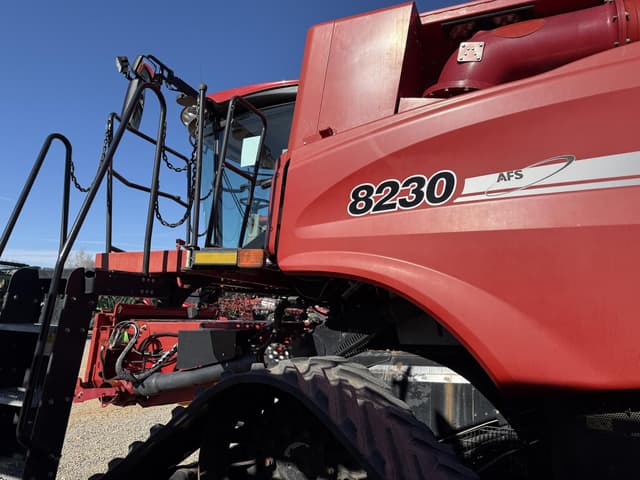 Image of Case IH 8230 equipment image 2
