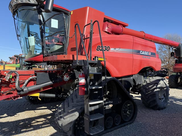 Image of Case IH 8230 equipment image 1