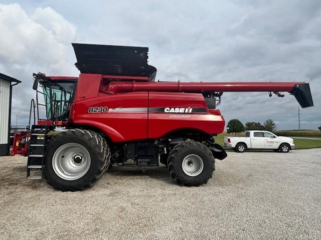 Image of Case IH 8230 equipment image 1