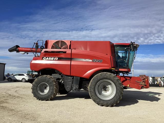 Image of Case IH 8240 equipment image 4