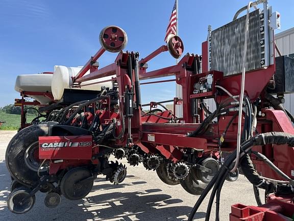 Image of Case IH 1250 equipment image 1