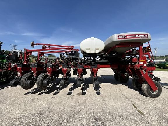 Image of Case IH 1250 equipment image 4