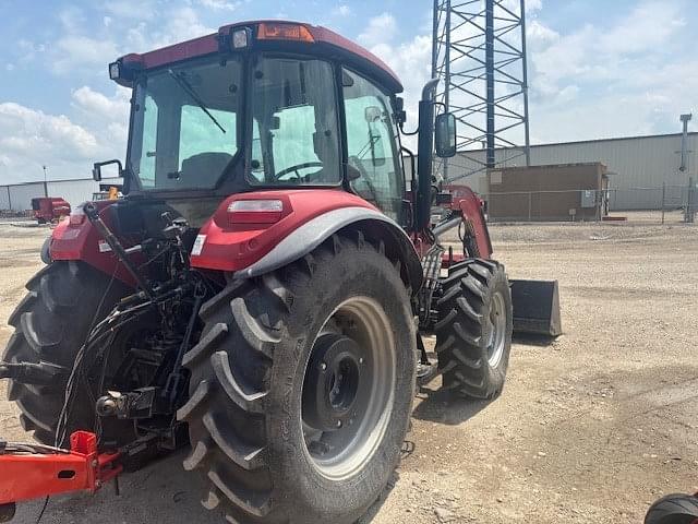 Image of Case IH Farmall 105C equipment image 4