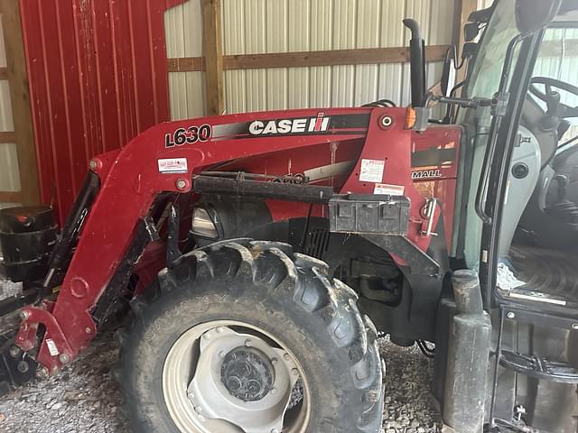 Image of Case IH Farmall 105C equipment image 4