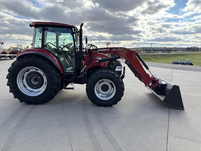 Image of Case IH Farmall 105C equipment image 4