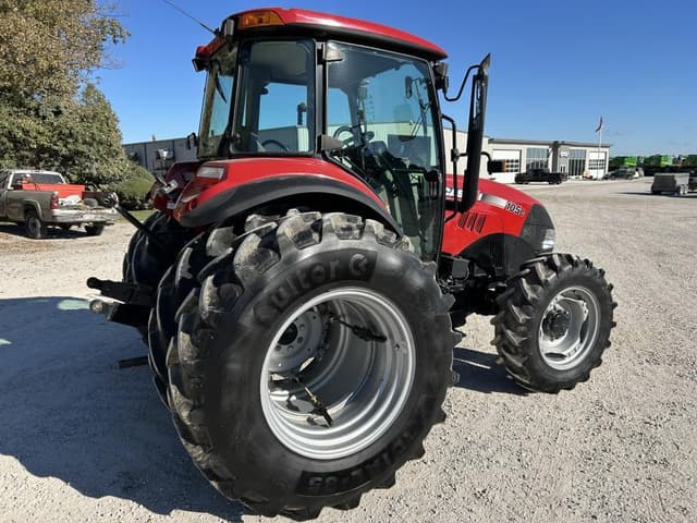 Image of Case IH Farmall 105C equipment image 4