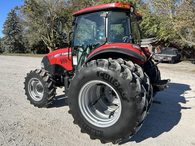 Image of Case IH Farmall 105C equipment image 4