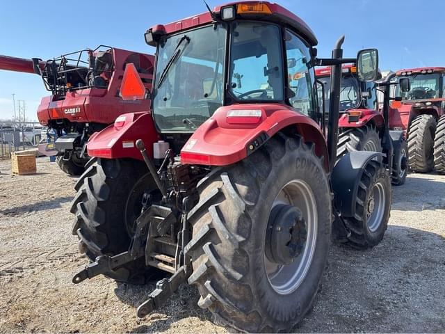 Image of Case IH Farmall 105U equipment image 4