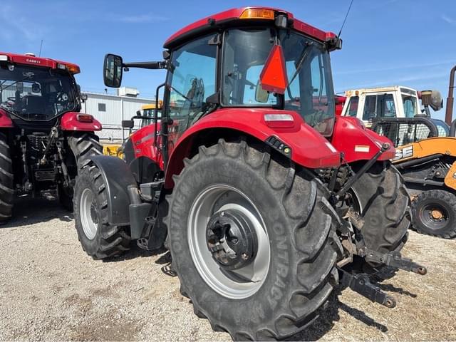 Image of Case IH Farmall 105U equipment image 2
