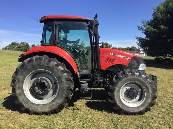 Image of Case IH Farmall 105U equipment image 2