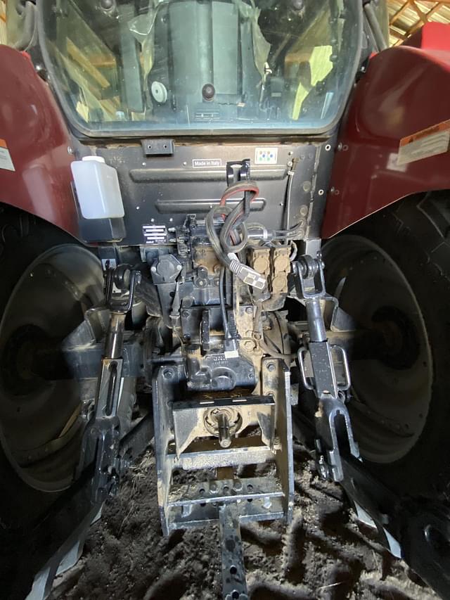 Image of Case IH Farmall 115U equipment image 4