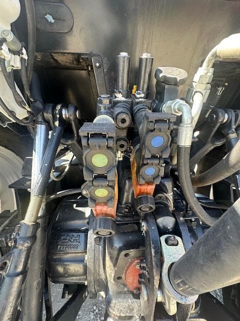 Image of Case IH Farmall 125A equipment image 4