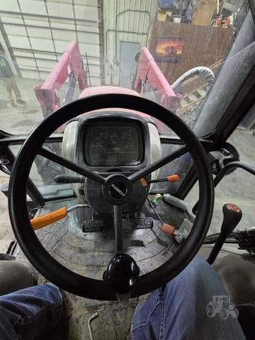 Image of Case IH Farmall 140A equipment image 4