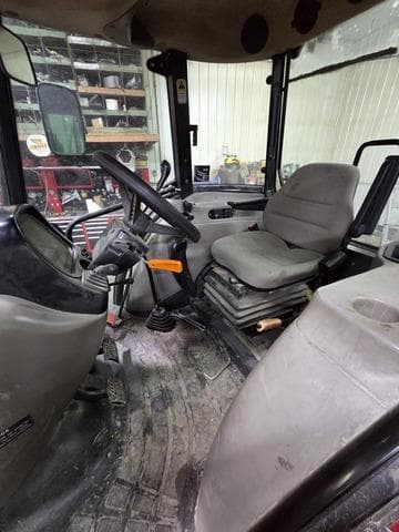 Image of Case IH Farmall 140A equipment image 3