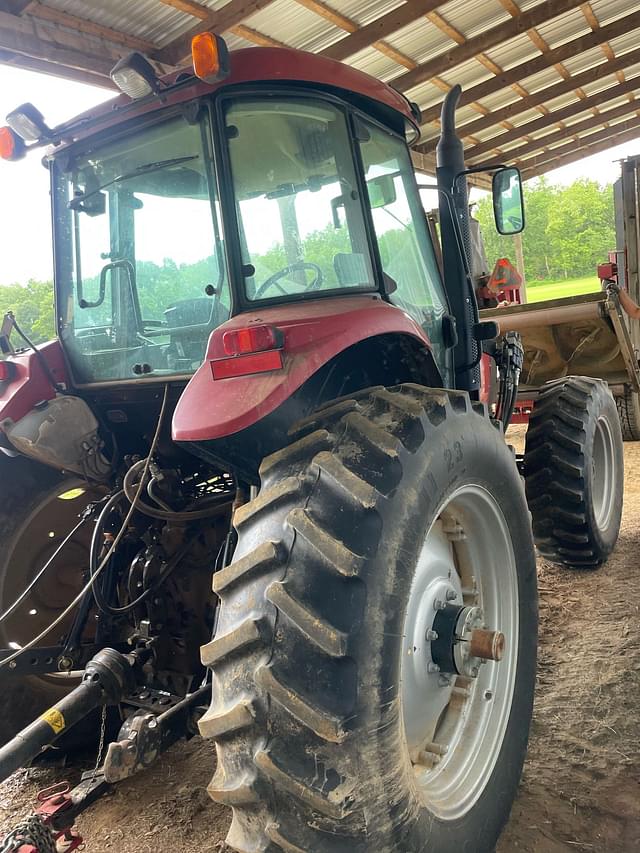 Image of Case IH Farmall 140A equipment image 1