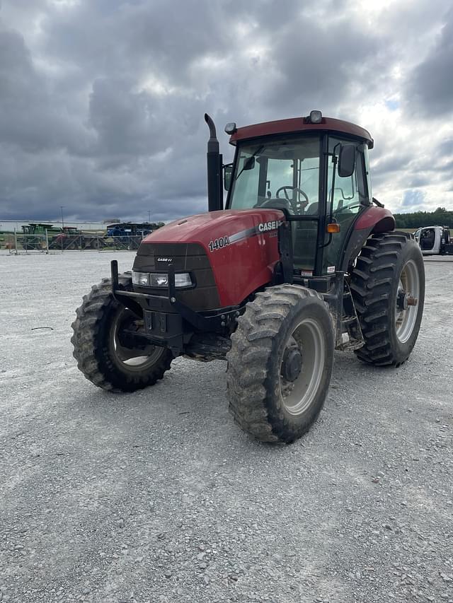 Image of Case IH Farmall 140A equipment image 3