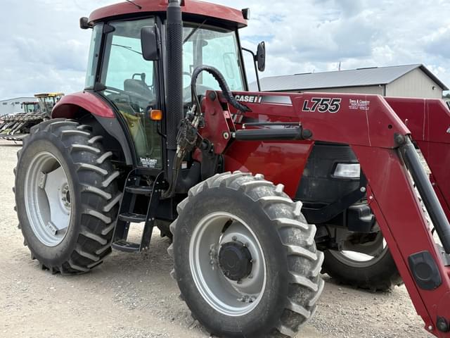 Image of Case IH Farmall 140A equipment image 4