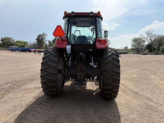 Image of Case IH Farmall 140A equipment image 4