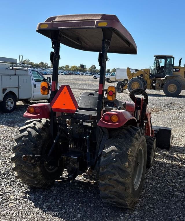 Image of Case IH Farmall 30C equipment image 3