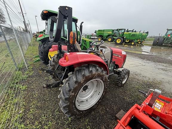 Image of Case IH Farmall 35C equipment image 4