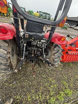 Image of Case IH Farmall 35C equipment image 3