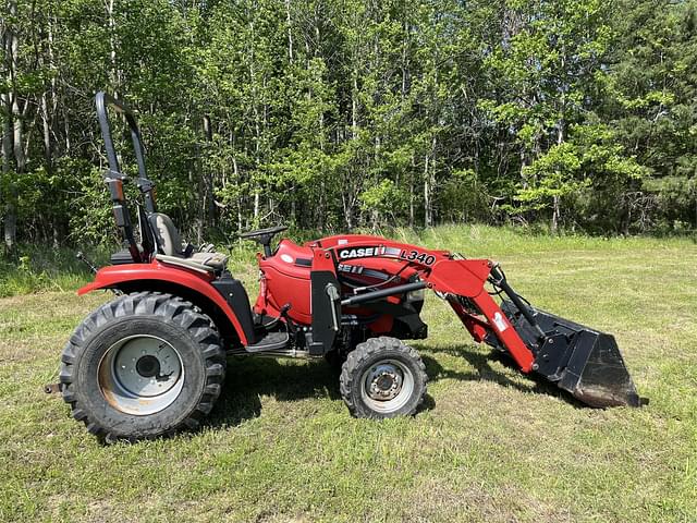 Image of Case IH Farmall 35C equipment image 2