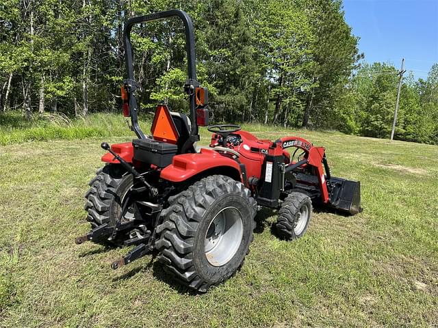 Image of Case IH Farmall 35C equipment image 4