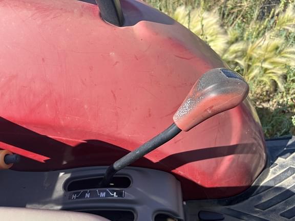 Image of Case IH Farmall 35C equipment image 4