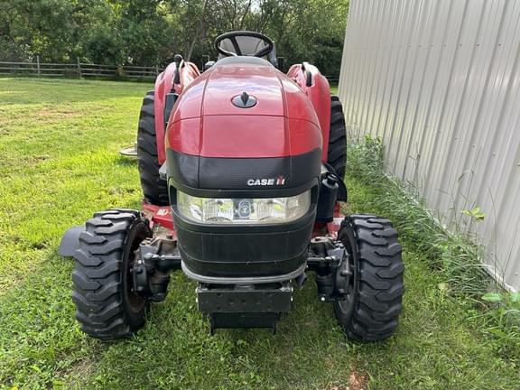 Image of Case IH Farmall 35C equipment image 1