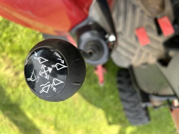 Image of Case IH Farmall 35C equipment image 3