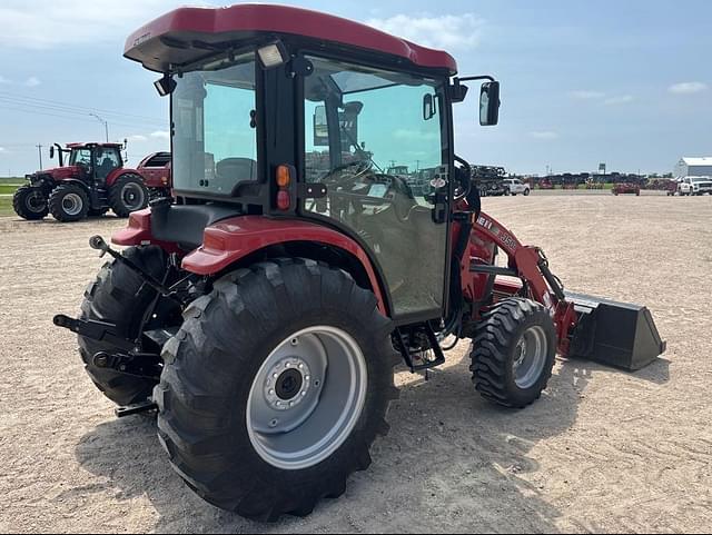 Image of Case IH Farmall 40B equipment image 4