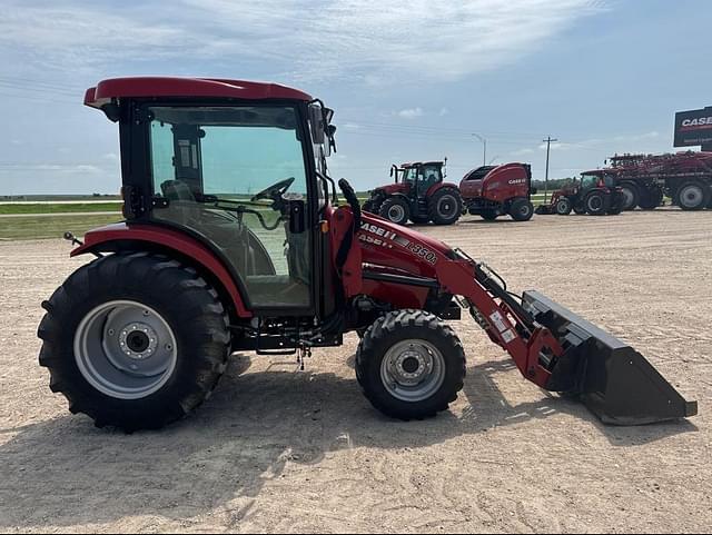 Image of Case IH Farmall 40B equipment image 3