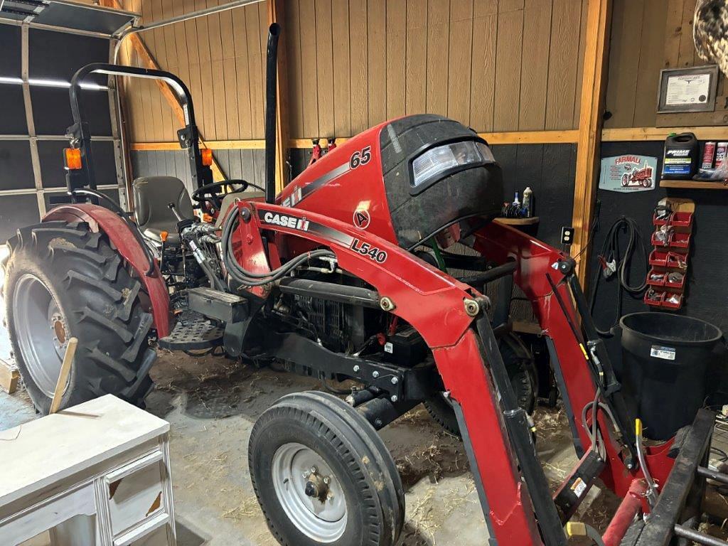 Image of Case IH Farmall 65A Primary image