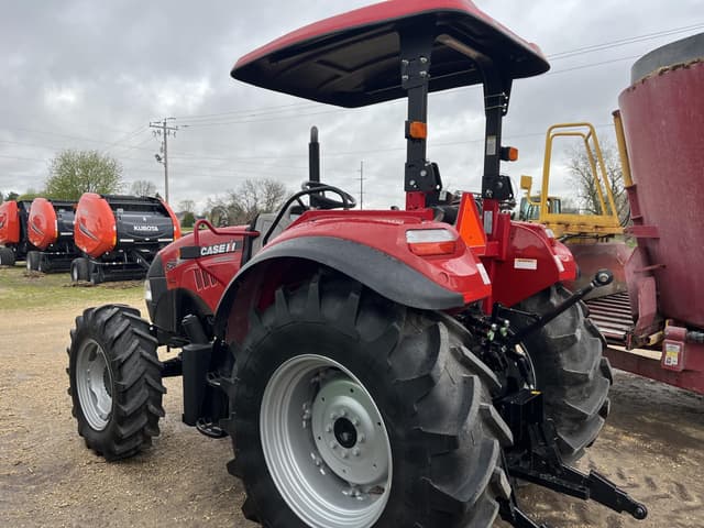 Image of Case IH Farmall 85C equipment image 4