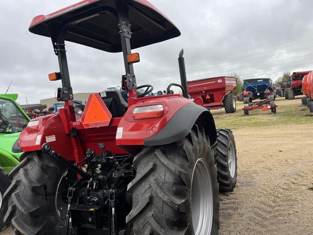 Image of Case IH Farmall 85C equipment image 2