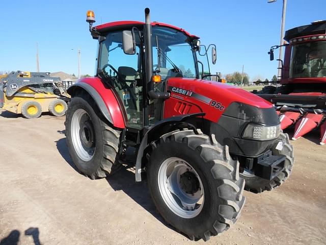 Image of Case IH Farmall 95C equipment image 1