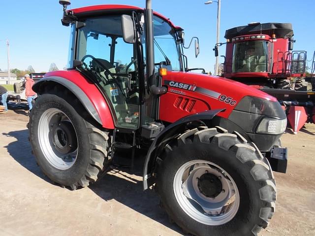 Image of Case IH Farmall 95C equipment image 2