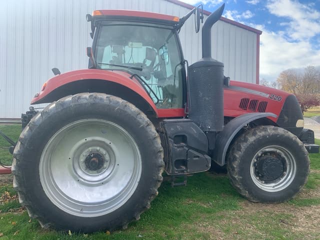 Image of Case IH Magnum 220 equipment image 1