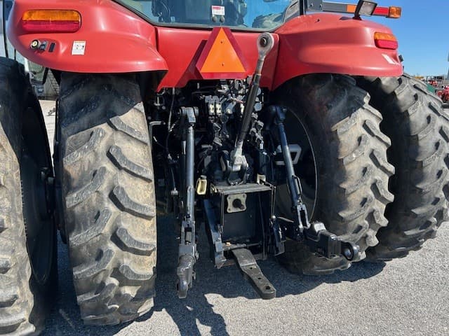 Image of Case IH Magnum 220 equipment image 4